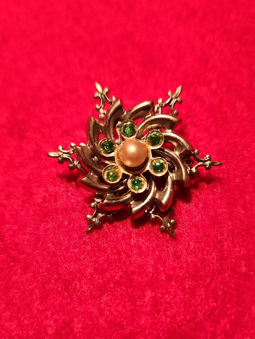 Vintage-Inspired Gold Tone Brooch with Pearl and Green Stones